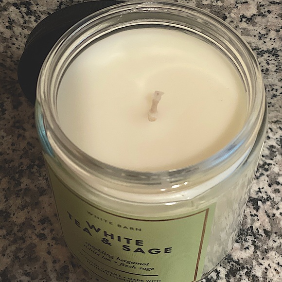 Single Wick Candle — White Tea & Sage by White Barn - Picture 7 of 8